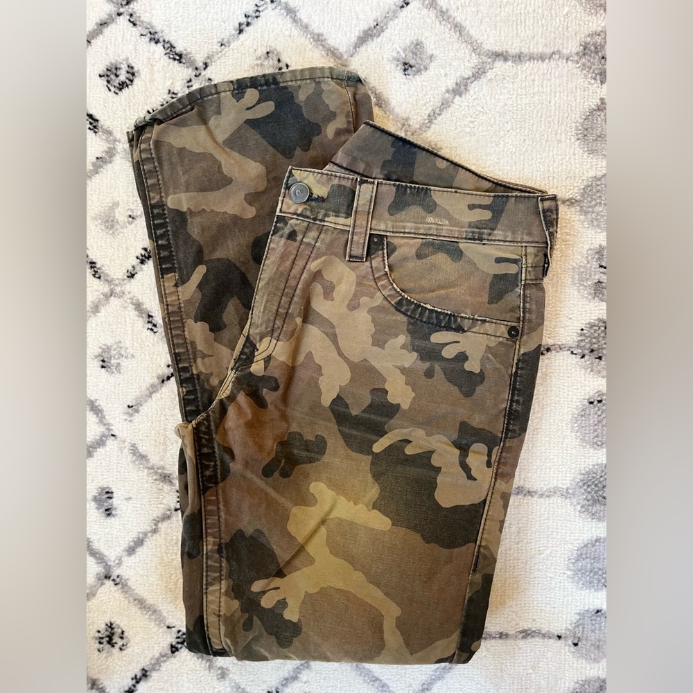 Men’s True Religion Camo Jeans size 38 x 42